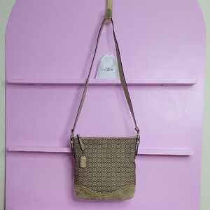 🐶Coach Vintage Tan and Brown Crossbody Bag F10944